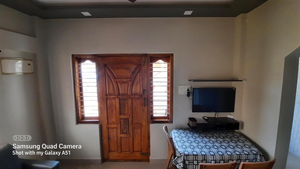 Varam Homestay Madikeri Exterior foto